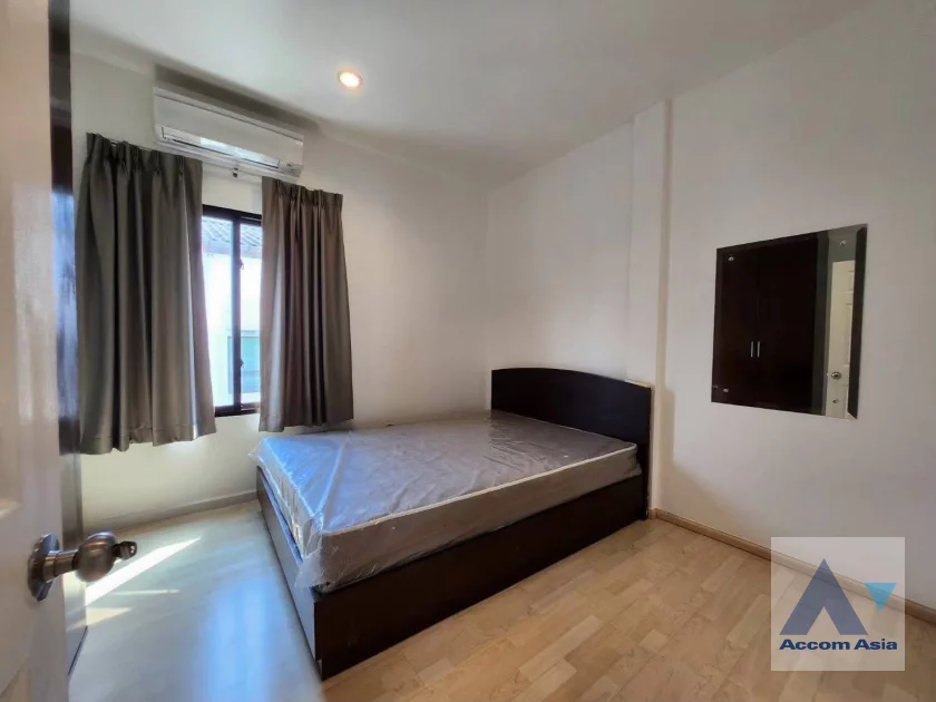 18  3 br Townhouse For Rent in Pattanakarn ,Bangkok BTS On Nut at Areeya Mandarina 77 AA46547