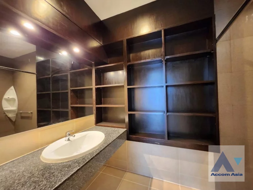 24  3 br Townhouse For Rent in Pattanakarn ,Bangkok BTS On Nut at Areeya Mandarina 77 AA46547