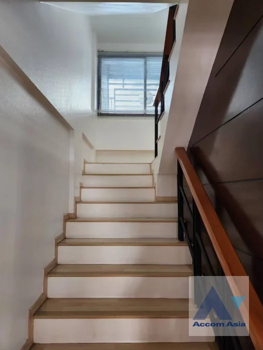 12  3 br Townhouse For Rent in Pattanakarn ,Bangkok BTS On Nut at Areeya Mandarina 77 AA46547