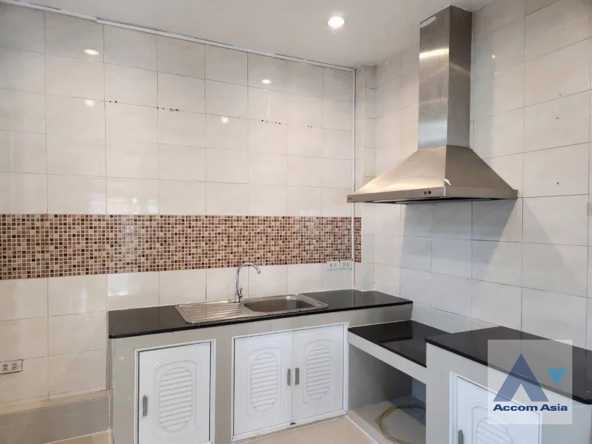 10  3 br Townhouse For Rent in Pattanakarn ,Bangkok BTS On Nut at Areeya Mandarina 77 AA46547
