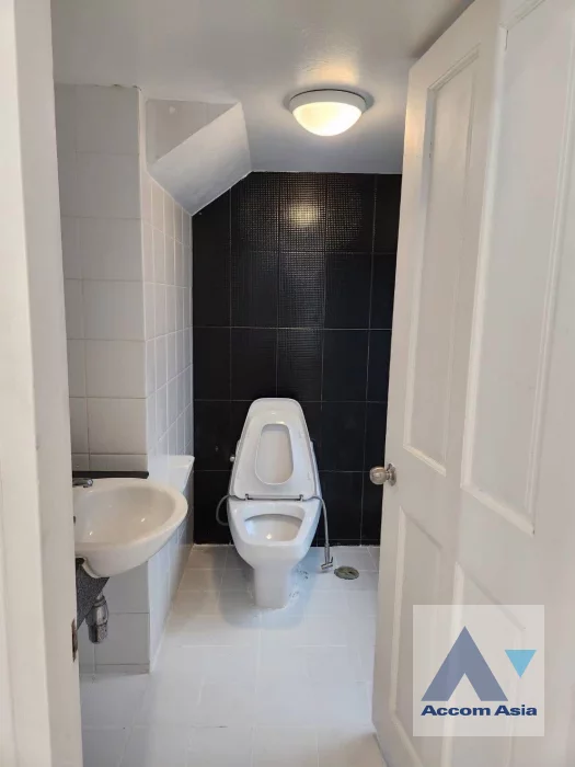 26  3 br Townhouse For Rent in Pattanakarn ,Bangkok BTS On Nut at Areeya Mandarina 77 AA46547