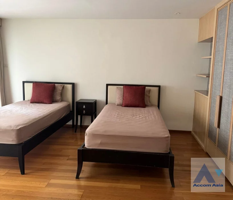 unit 2 Bedrooms  Apartment For Rent in Ploenchit, Bangkok  near BTS Chitlom (AA46568)
