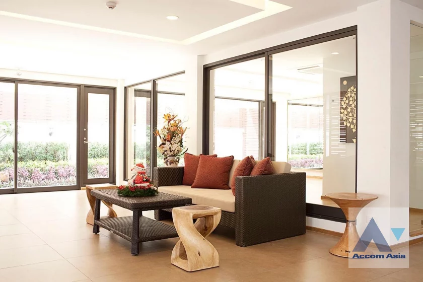 unit 2 Bedrooms  Apartment For Rent in Ploenchit, Bangkok  near BTS Chitlom (AA46568)