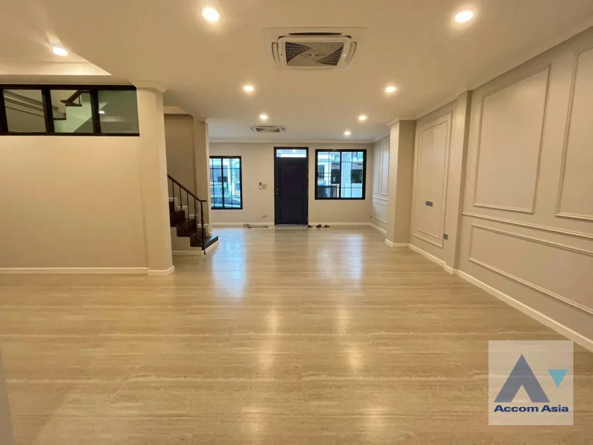 unitNewly renovated |  3 Bedrooms  Townhouse For Rent & Sale in Sukhumvit, Bangkok  near BTS On Nut (AA46570)