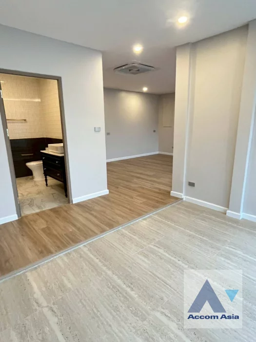 18  3 br Townhouse for rent and sale in Sukhumvit ,Bangkok BTS On Nut at หมู่บ้านพรประดิษฐ์ AA46570