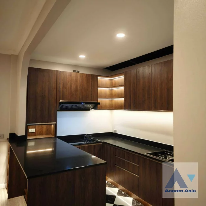 unitNewly renovated |  3 Bedrooms  Townhouse For Rent & Sale in Sukhumvit, Bangkok  near BTS On Nut (AA46570)