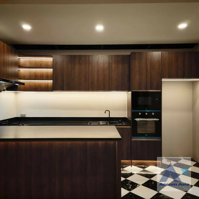 unitNewly renovated, Pet friendly |  3 Bedrooms  Townhouse For Rent & Sale in Sukhumvit, Bangkok  near BTS On Nut (AA46570)