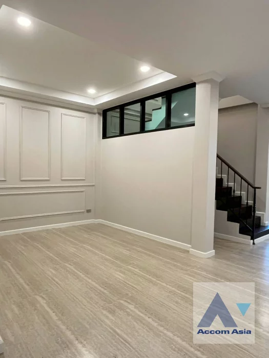 unitNewly renovated |  3 Bedrooms  Townhouse For Rent & Sale in Sukhumvit, Bangkok  near BTS On Nut (AA46571)