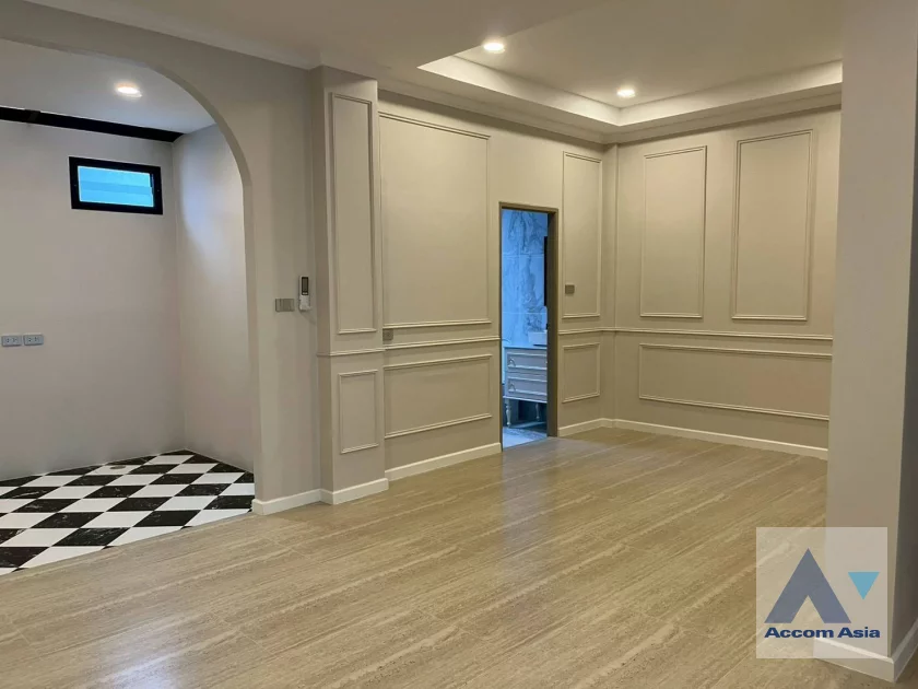 unitNewly renovated |  3 Bedrooms  Townhouse For Rent & Sale in Sukhumvit, Bangkok  near BTS On Nut (AA46571)