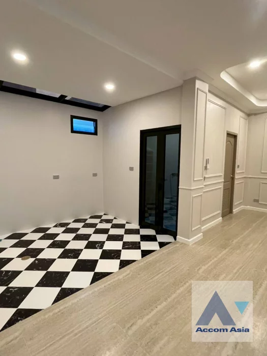 unitNewly renovated |  3 Bedrooms  Townhouse For Rent & Sale in Sukhumvit, Bangkok  near BTS On Nut (AA46571)