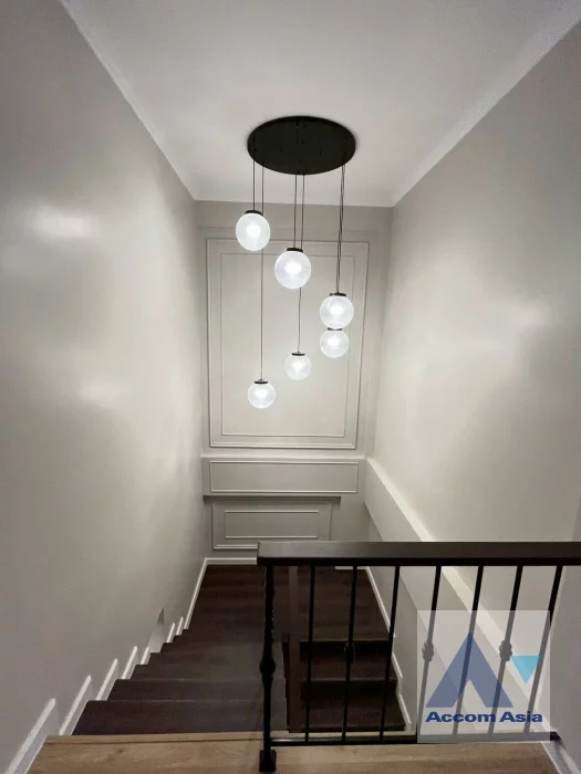 13  3 br Townhouse for rent and sale in Sukhumvit ,Bangkok BTS On Nut at หมู่บ้านพรประดิษฐ์ AA46572