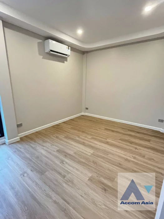 17  3 br Townhouse for rent and sale in Sukhumvit ,Bangkok BTS On Nut at หมู่บ้านพรประดิษฐ์ AA46572