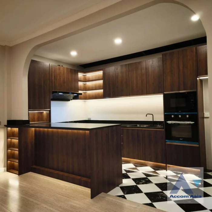 unitNewly renovated |  3 Bedrooms  Townhouse For Rent & Sale in Sukhumvit, Bangkok  near BTS On Nut (AA46572)