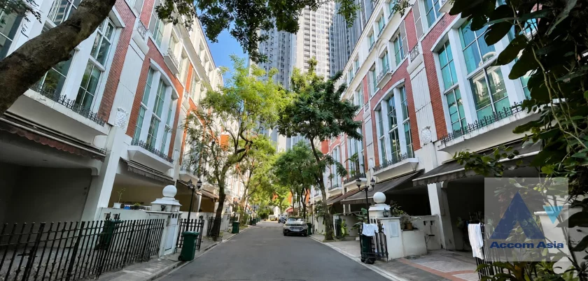 Pet friendly | Baan Klang Krung Thonglor House  4 Bedroom for Sale & Rent BTS Thong Lo in Sukhumvit Bangkok