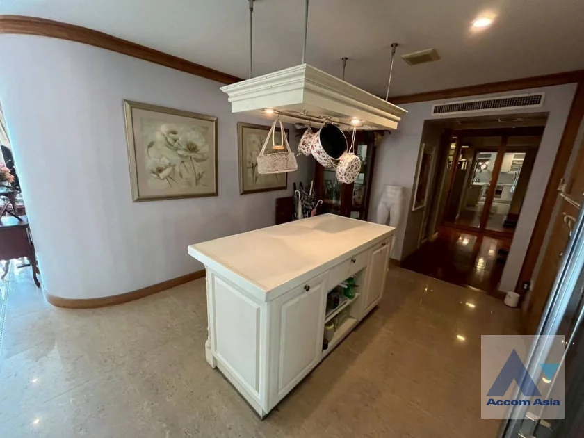 4  7 br Condominium For Sale in Ploenchit ,Bangkok BTS Ploenchit at Navin Court AA46575