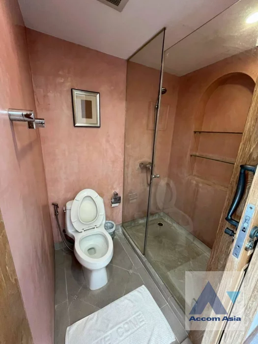6  7 br Condominium For Sale in Ploenchit ,Bangkok BTS Ploenchit at Navin Court AA46575