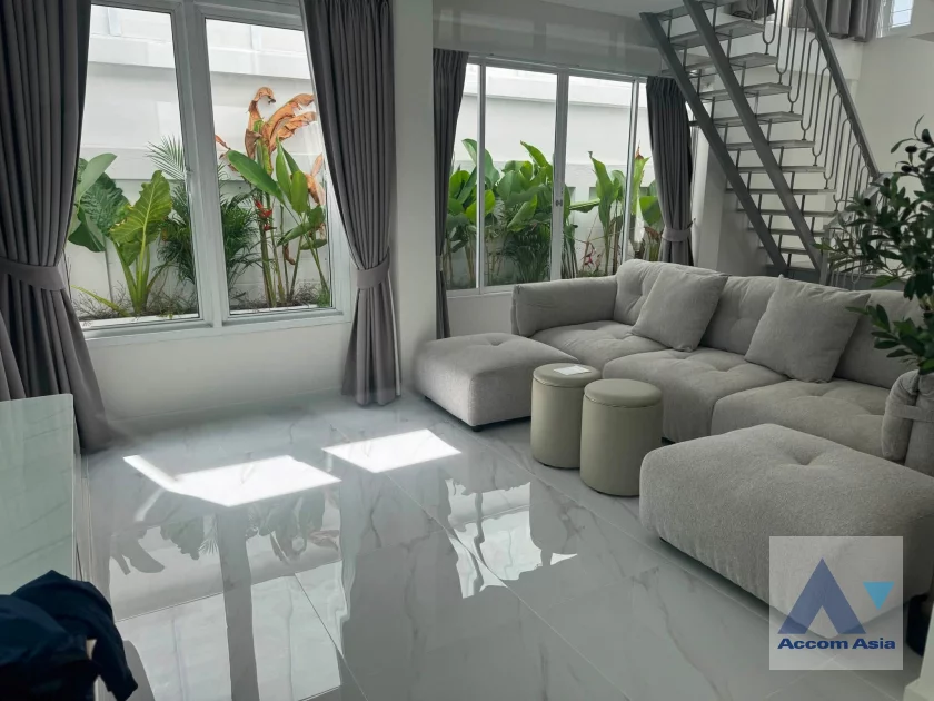 unitPrivate Swimming Pool, Pet friendly |  4 Bedrooms  House For Rent in Sukhumvit, Bangkok  near BTS On Nut (AA46588)