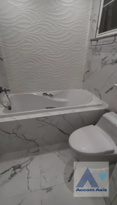 8  4 br House For Rent in Sukhumvit ,Bangkok BTS On Nut AA46588