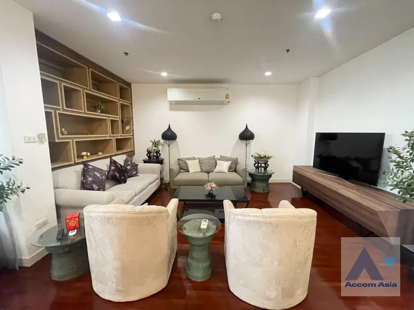 unit 4 Bedrooms  Condominium For Rent in Sathorn, Bangkok  near MRT Khlong Toei (AA46598)