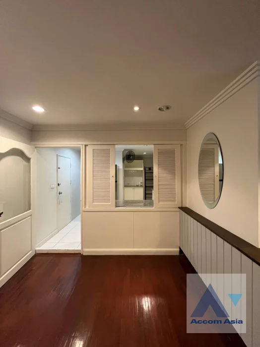 unit 3 Bedrooms  Condominium For Sale in Sukhumvit, Bangkok  near BTS Asok - MRT Sukhumvit (AA46599)