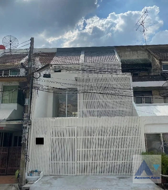 Townhouse For Rent & Sale in Sukhumvit, Bangkok Code AA46607