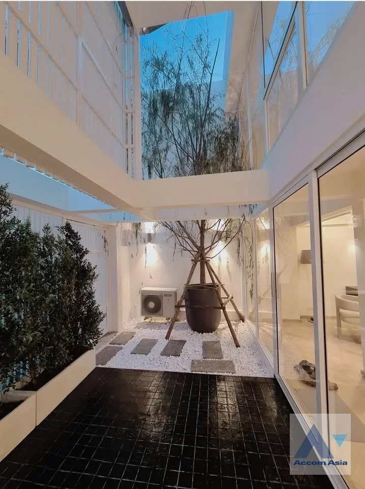 4  3 br Townhouse for rent and sale in Sukhumvit ,Bangkok BTS Phra khanong at Moo Baan Klongtan Nivet AA46607