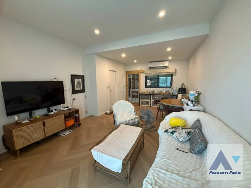  1  3 br Townhouse For Sale in Latkrabang ,Bangkok  at PLEX Onnut - Wongwaen  AA46610