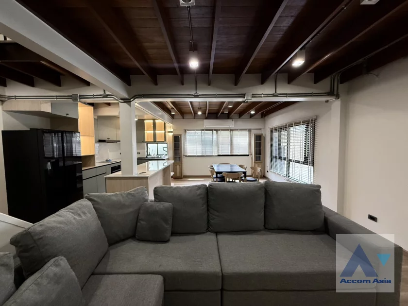 unitPet friendly |  2 Bedrooms  Townhouse For Rent in Sukhumvit, Bangkok  near BTS Phra khanong (AA46616)