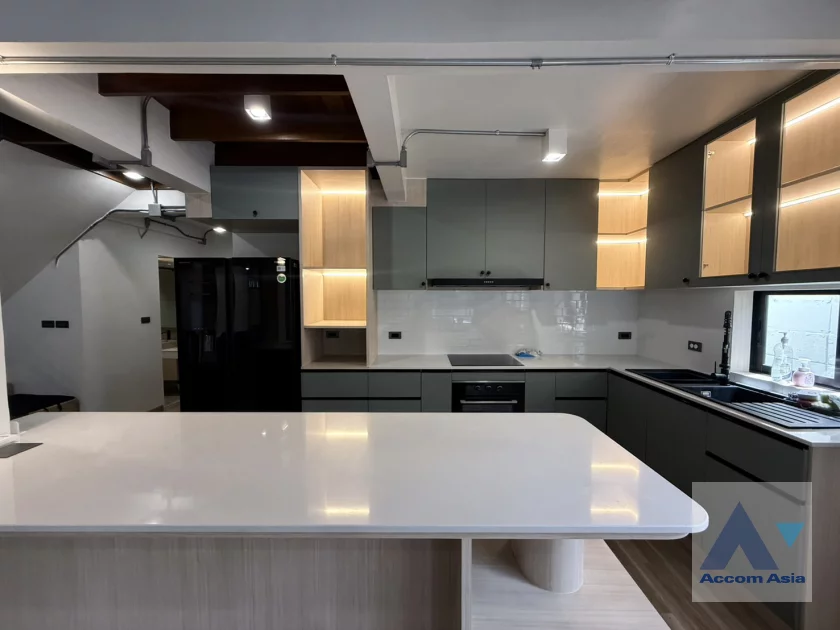 unitPet friendly |  2 Bedrooms  Townhouse For Rent in Sukhumvit, Bangkok  near BTS Phra khanong (AA46616)