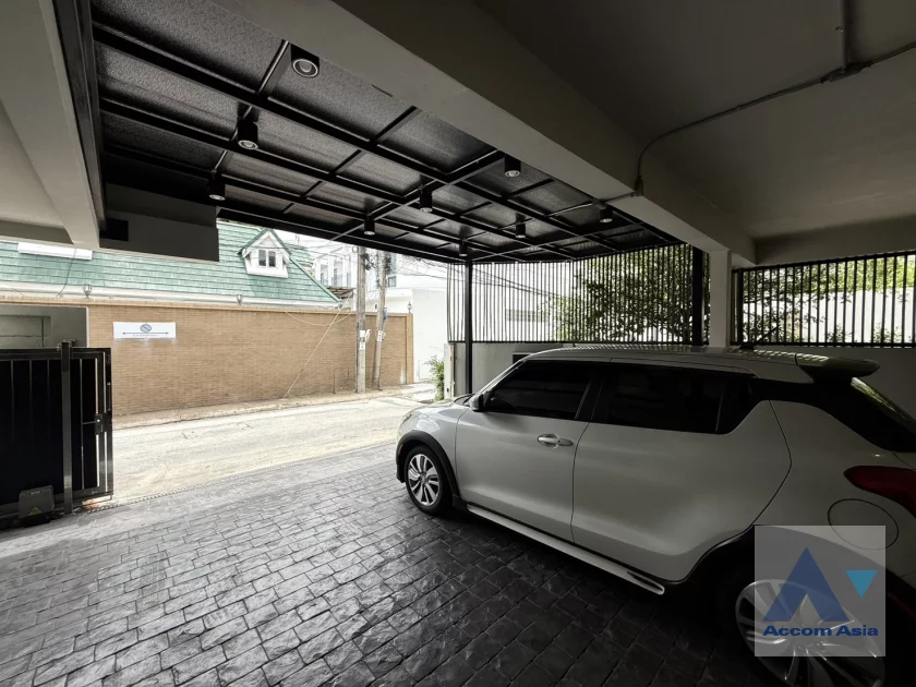 28  2 br Townhouse For Rent in Sukhumvit ,Bangkok BTS Phra khanong AA46616