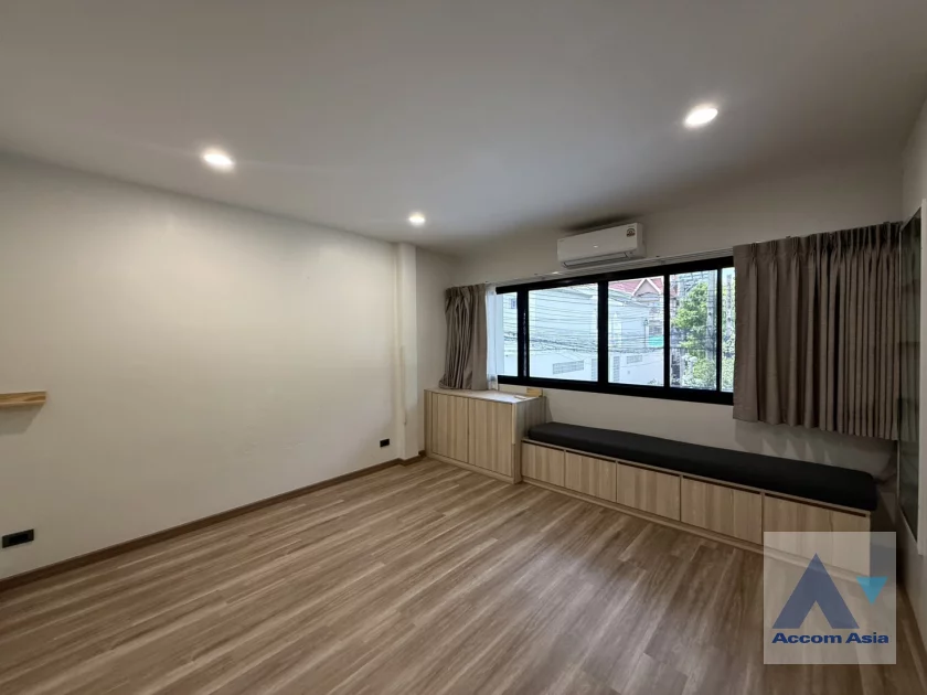 8  2 br Townhouse For Rent in Sukhumvit ,Bangkok BTS Phra khanong AA46616