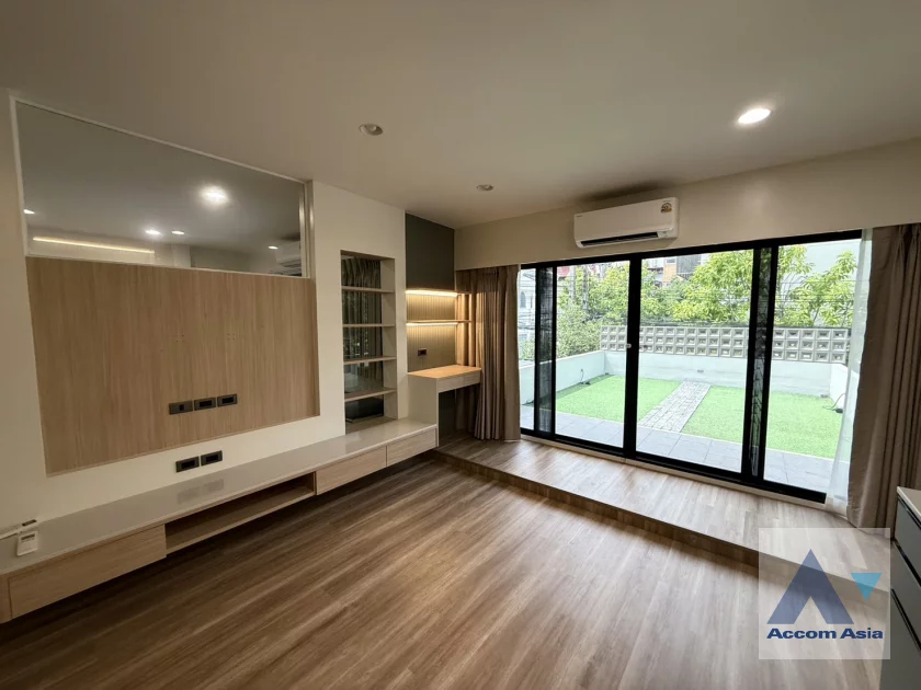 5  2 br Townhouse For Rent in Sukhumvit ,Bangkok BTS Phra khanong AA46616