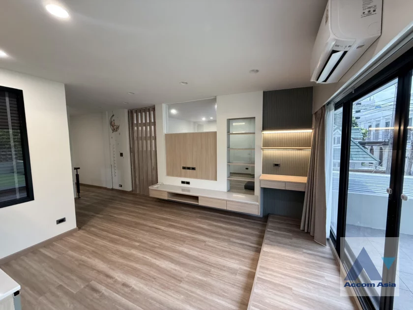 6  2 br Townhouse For Rent in Sukhumvit ,Bangkok BTS Phra khanong AA46616