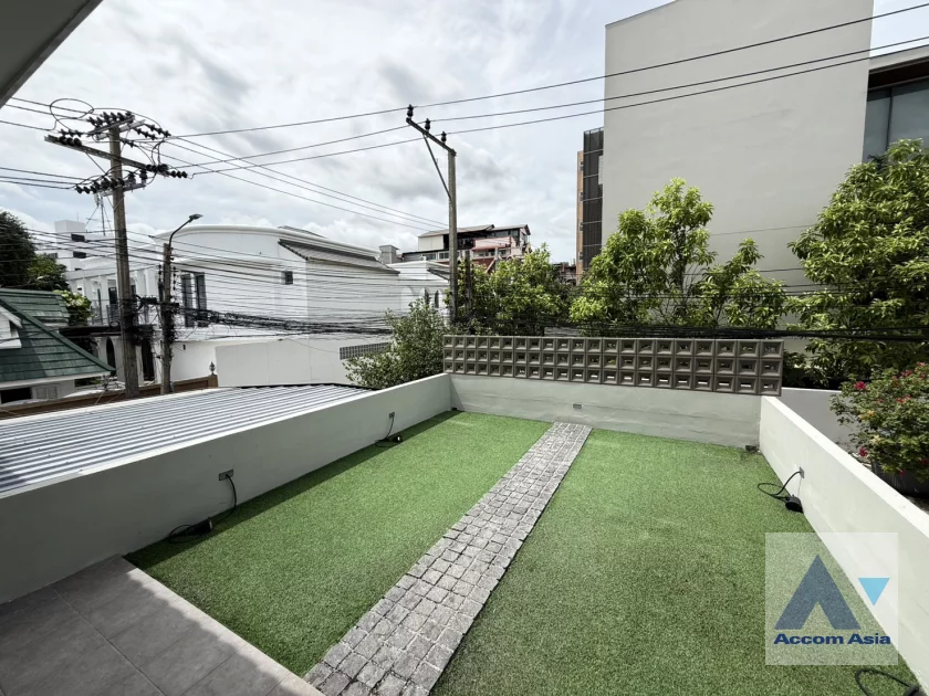 30  2 br Townhouse For Rent in Sukhumvit ,Bangkok BTS Phra khanong AA46616