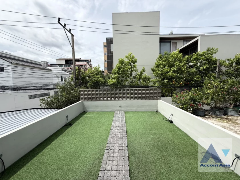 29  2 br Townhouse For Rent in Sukhumvit ,Bangkok BTS Phra khanong AA46616