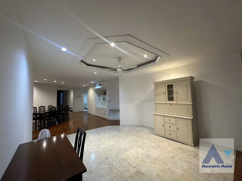 unit 3 Bedrooms  Apartment For Rent in Silom, Bangkok  near BTS Chong Nonsi (AA46632)