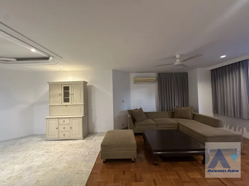 unit 3 Bedrooms  Apartment For Rent in Silom, Bangkok  near BTS Chong Nonsi (AA46632)