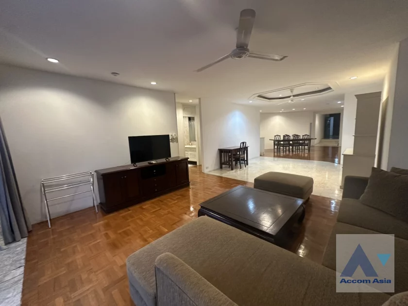 unit 3 Bedrooms  Apartment For Rent in Silom, Bangkok  near BTS Chong Nonsi (AA46632)