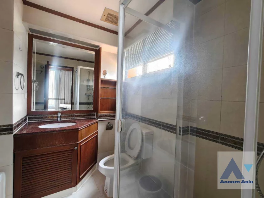 10  2 br Condominium For Rent in Ploenchit ,Bangkok BTS Chitlom at Baan Na Varang AA46638