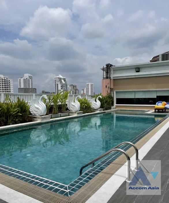 unit 2 Bedrooms  Condominium For Rent in Sukhumvit, Bangkok  near BTS Ekkamai (AA46643)