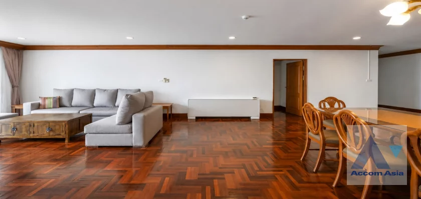 unit 4 Bedrooms  Apartment For Rent in Sukhumvit, Bangkok  near BTS Phrom Phong (AA46644)