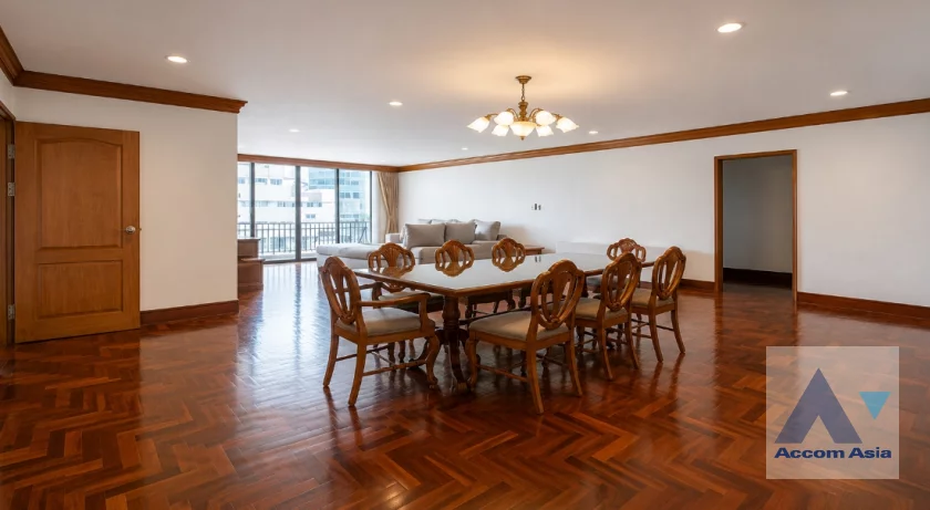 unit 4 Bedrooms  Apartment For Rent in Sukhumvit, Bangkok  near BTS Phrom Phong (AA46644)