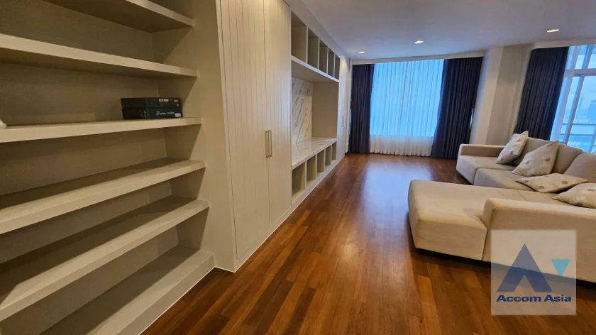 unit 3 Bedrooms  Condominium For Rent in Ploenchit, Bangkok  near BTS Ploenchit (AA46645)