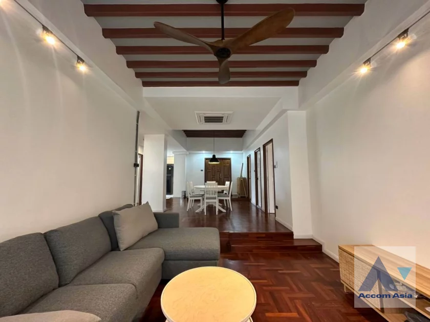 unitPet friendly |  3 Bedrooms  Condominium For Rent in Sukhumvit, Bangkok  near BTS Nana (AA46646)