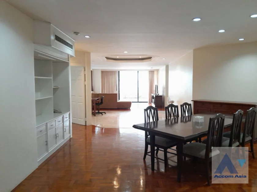 unit 3 Bedrooms  Apartment For Rent in Silom, Bangkok  near BTS Chong Nonsi (AA46650)