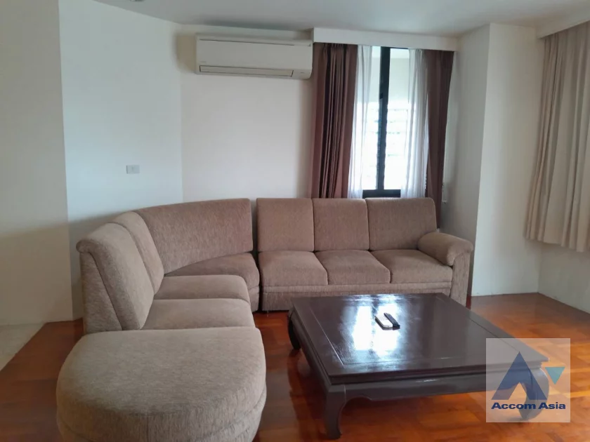 unit 3 Bedrooms  Apartment For Rent in Silom, Bangkok  near BTS Chong Nonsi (AA46650)
