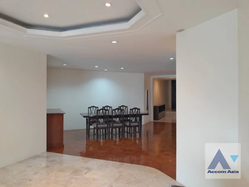 unit 3 Bedrooms  Apartment For Rent in Silom, Bangkok  near BTS Chong Nonsi (AA46650)