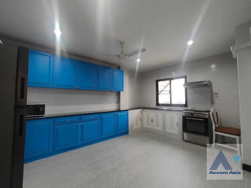 6  3 br Apartment For Rent in Sukhumvit ,Bangkok BTS Nana at Low rise and Peaceful AA46657