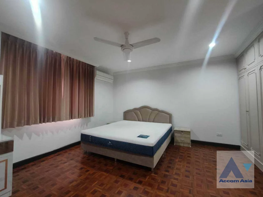 9  3 br Apartment For Rent in Sukhumvit ,Bangkok BTS Nana at Low rise and Peaceful AA46657