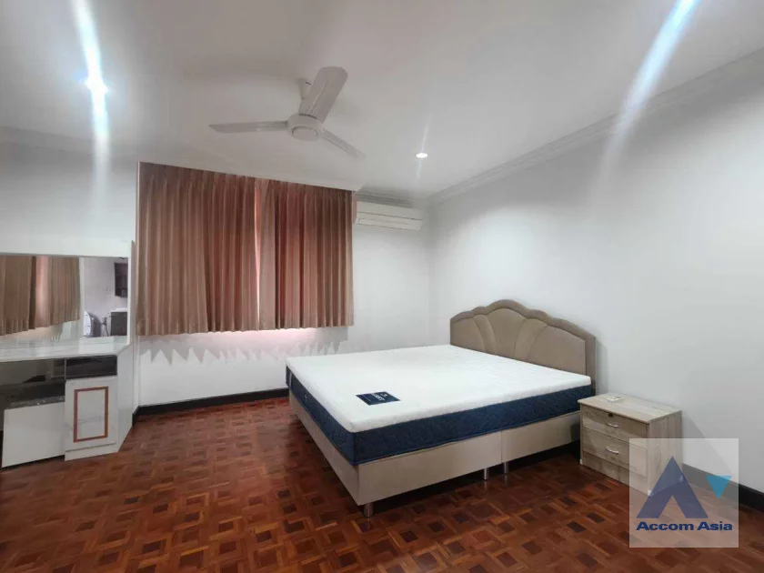 10  3 br Apartment For Rent in Sukhumvit ,Bangkok BTS Nana at Low rise and Peaceful AA46657